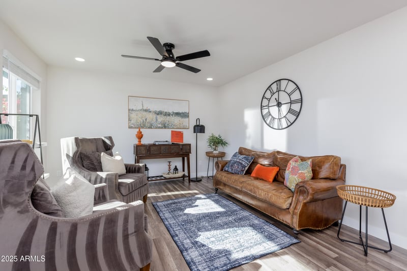 2936 Michelle Dr, Phoenix, AZ 85053