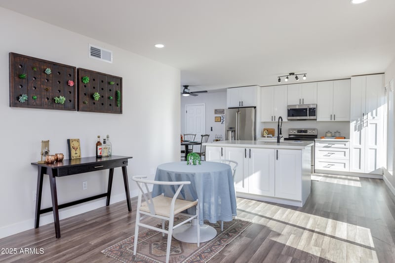 2936 Michelle Dr, Phoenix, AZ 85053