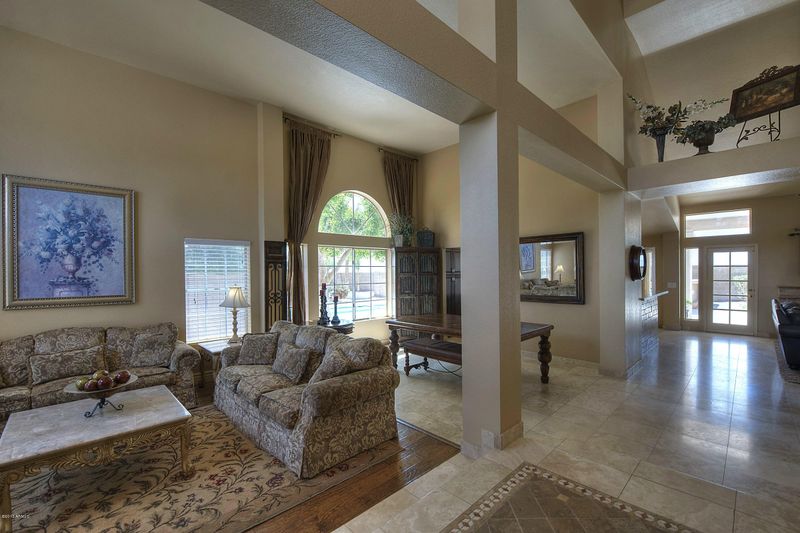 2937 E Redwood Ln, Phoenix, AZ 85048