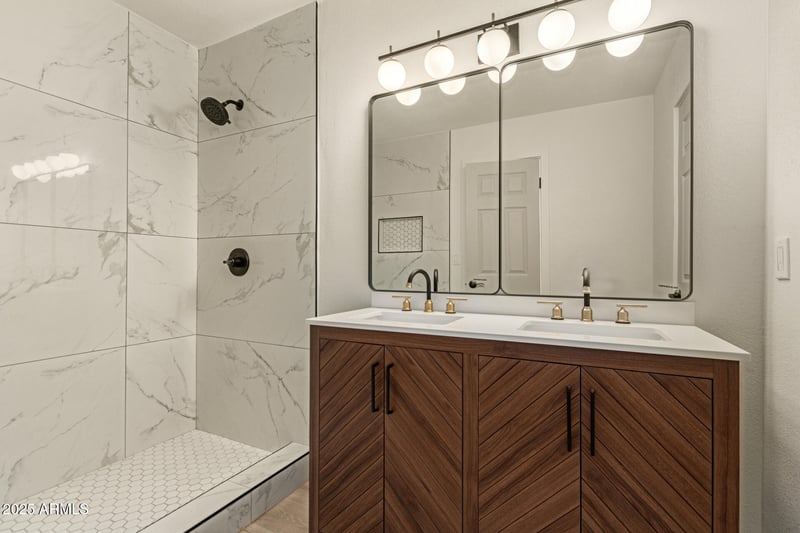 2937 Garnet Cir, Mesa, AZ 85204