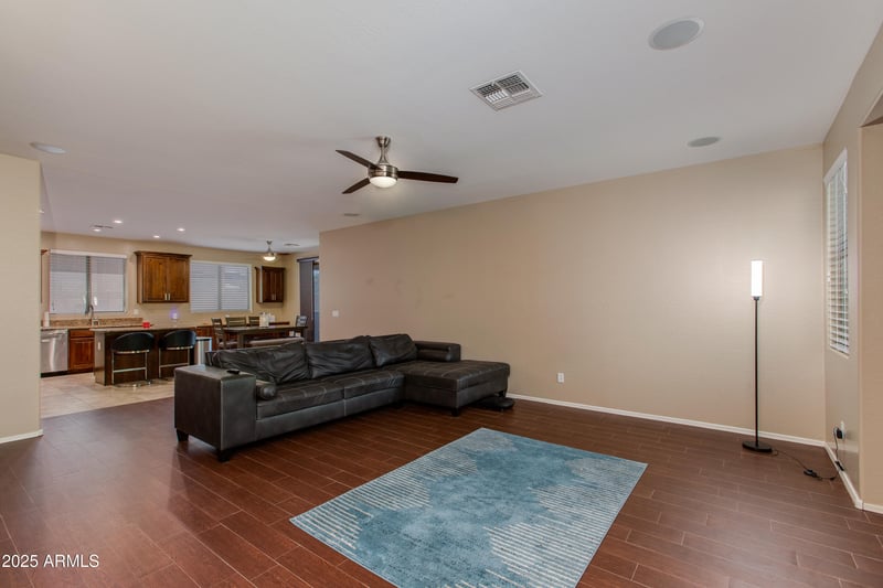 29374 68th Ln, Peoria, AZ 85383