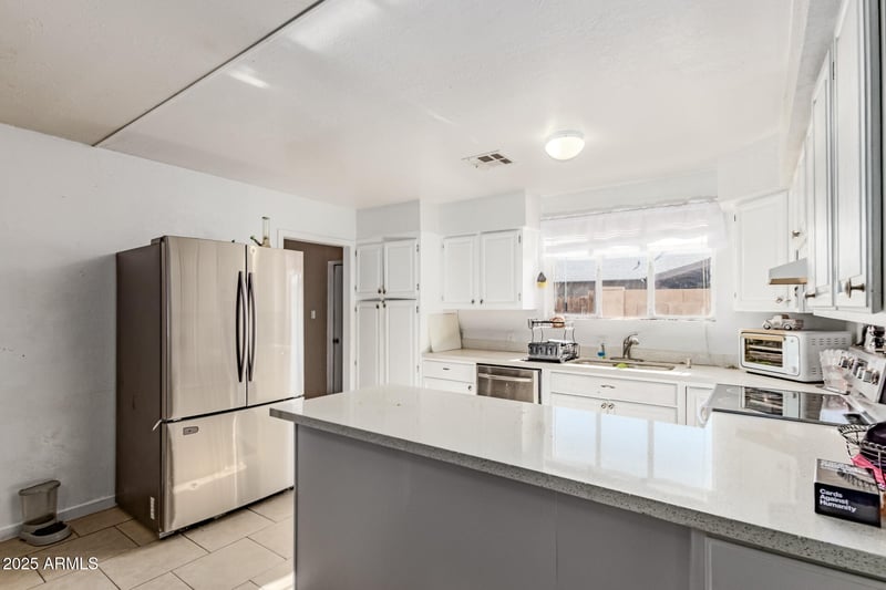 2938 50th Dr, Phoenix, AZ 85031