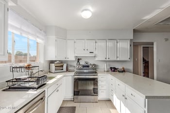 2938 50th Dr, Phoenix, AZ 85031