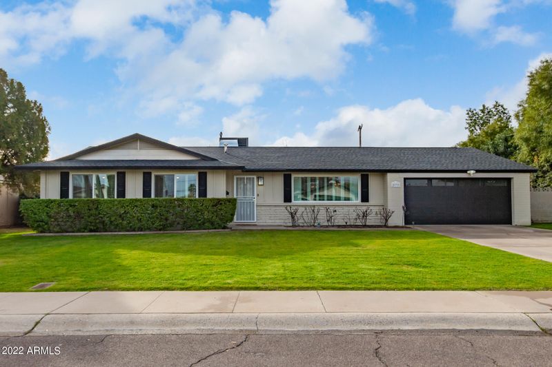 2939 E Shangri La Rd, Phoenix, AZ 85028