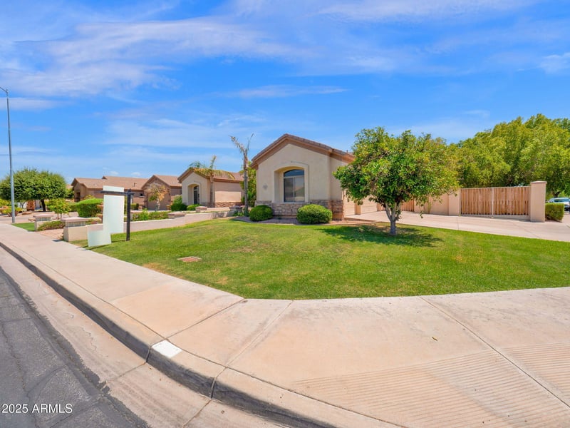 2939 Huber St, Mesa, AZ 85213