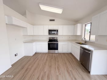 2945 Hononegh Dr, Phoenix, AZ 85050