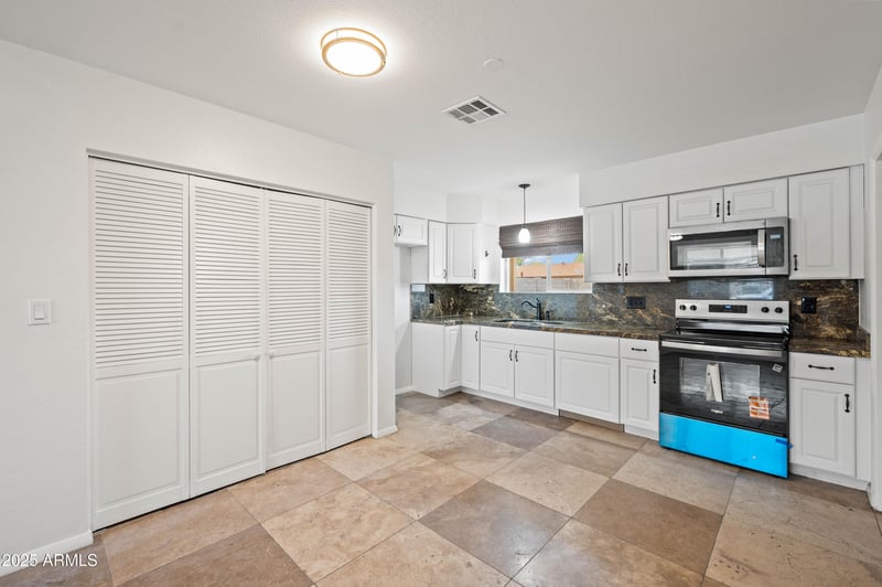 2946 Villa Maria Dr, Phoenix, AZ 85053