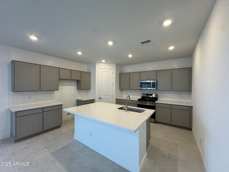 2948 Mecklenburg Way, San Tan Valley, AZ 85143