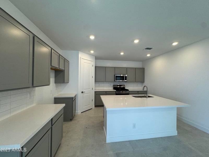 2948 Mecklenburg Way, San Tan Valley, AZ 85143