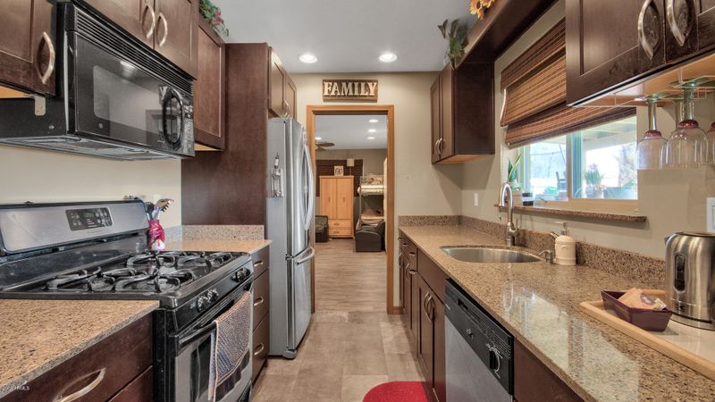 2949 E Cactus Rd, Phoenix, AZ 85032
