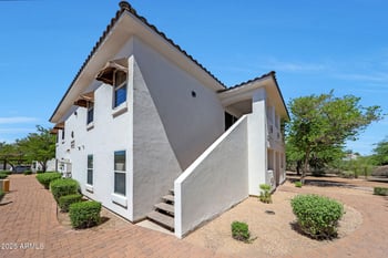 2950 Louise Dr #207, Phoenix, AZ 85027