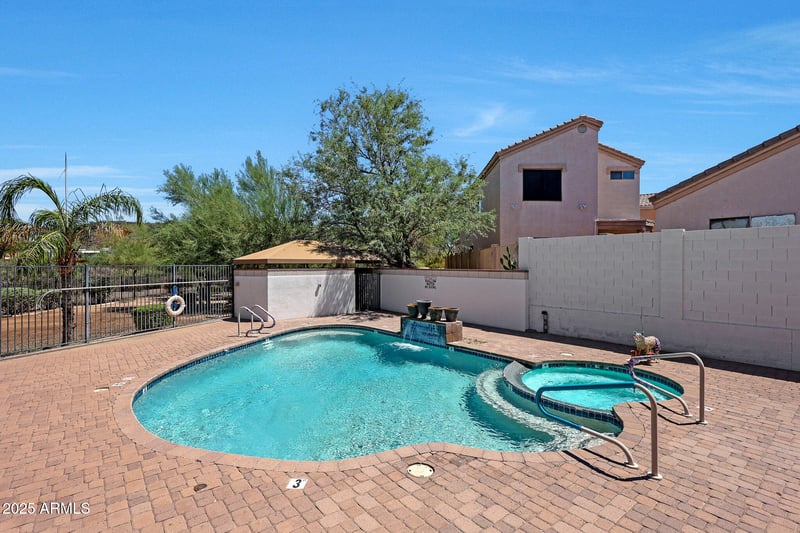 2950 Louise Dr #207, Phoenix, AZ 85027