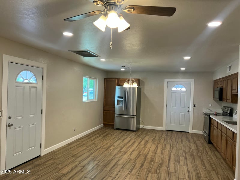 2951 Holly St, Phoenix, AZ 85009