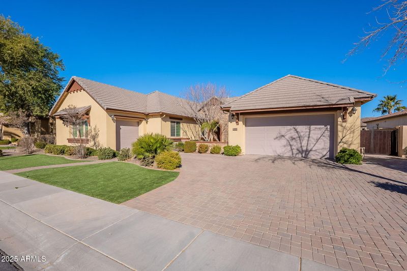 2952 E Warbler Rd, Gilbert, AZ 85297