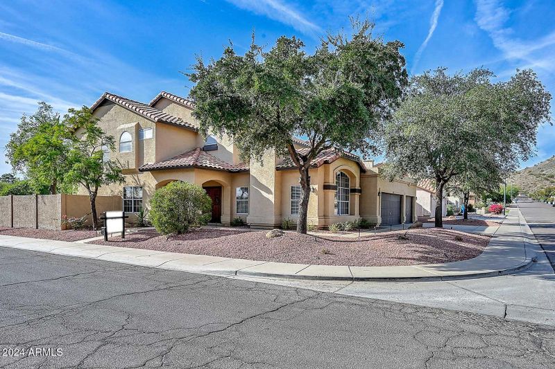 2953 E Calavar Rd, Phoenix, AZ 85032