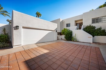 2953 Rose Ln, Phoenix, AZ 85016