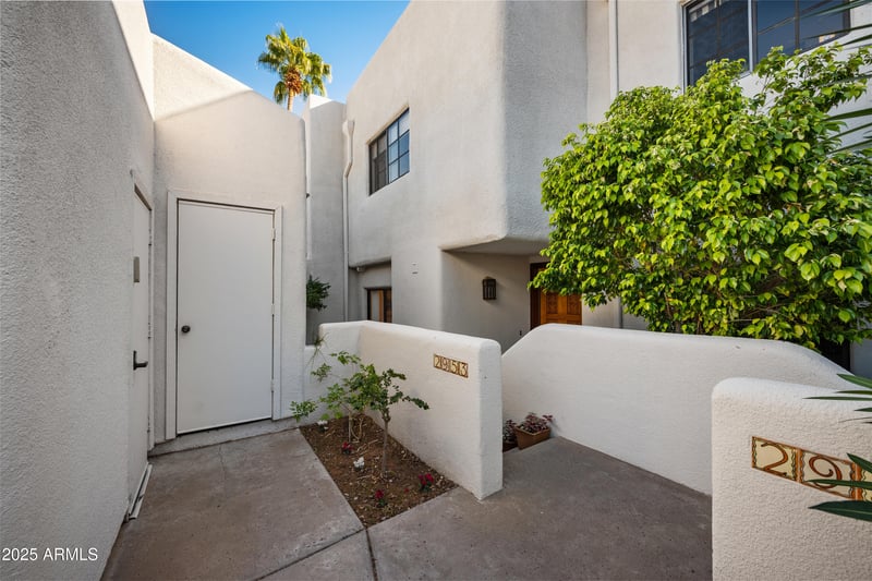 2953 Rose Ln, Phoenix, AZ 85016