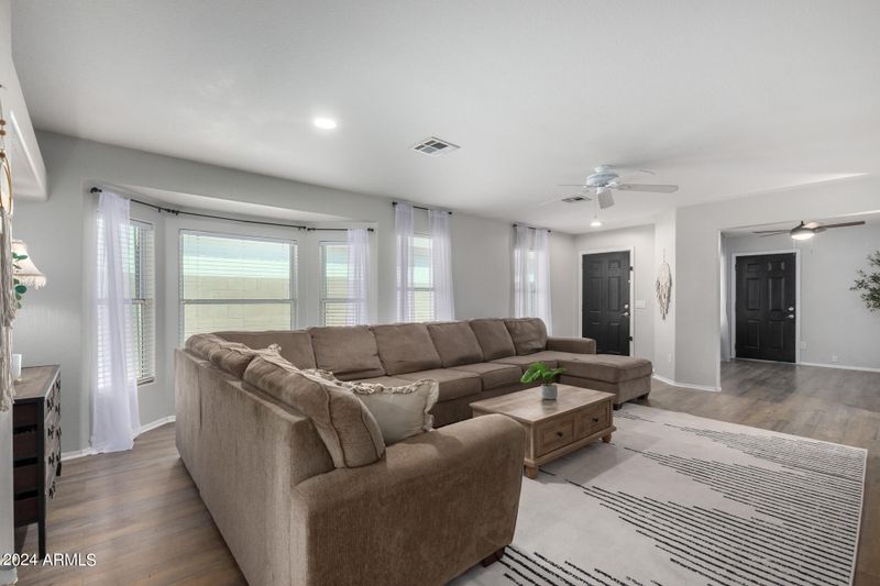 2957 W Lone Cactus Dr, Phoenix, AZ 85027
