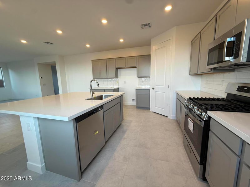 2968 Mecklenburg Way, San Tan Valley, AZ 85143