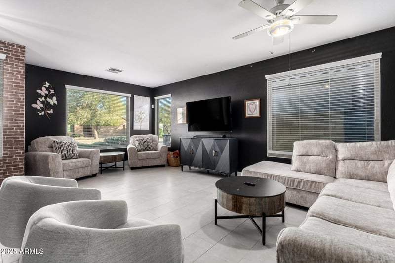 29794 Little Leaf Dr, San Tan Valley, AZ 85143