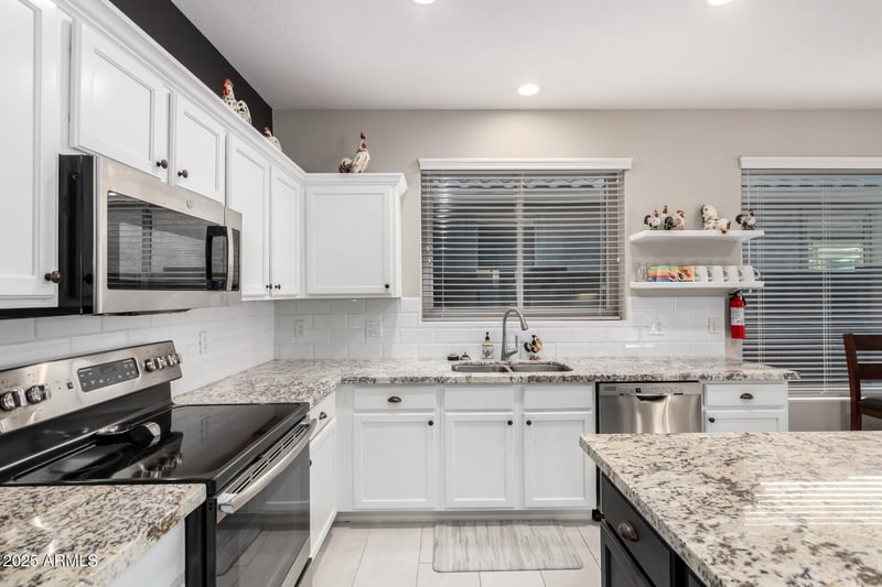 29794 Little Leaf Dr, San Tan Valley, AZ 85143