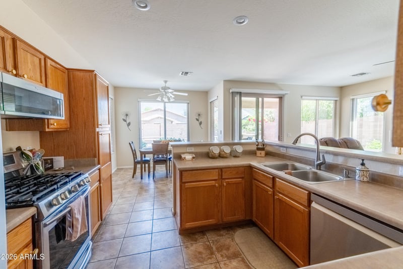 29839 Little Leaf Dr, San Tan Valley, AZ 85143