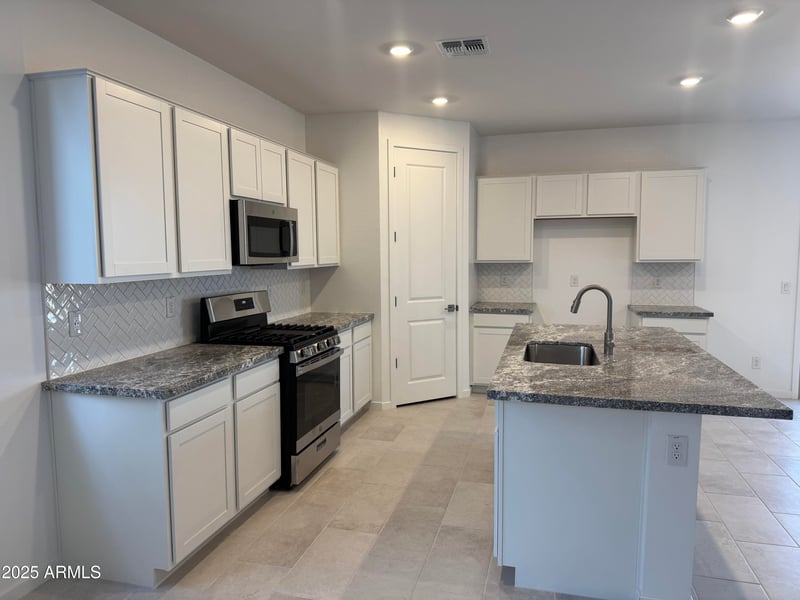 2988 Mecklenburg Way, San Tan Valley, AZ 85143