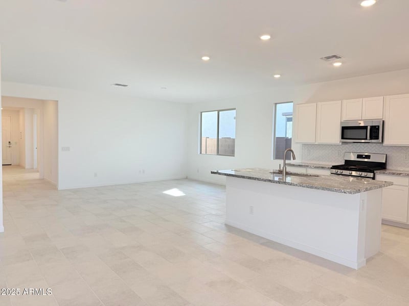 2988 Mecklenburg Way, San Tan Valley, AZ 85143