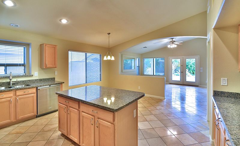 299 E Embassy Dr, San Tan Valley, AZ 85143