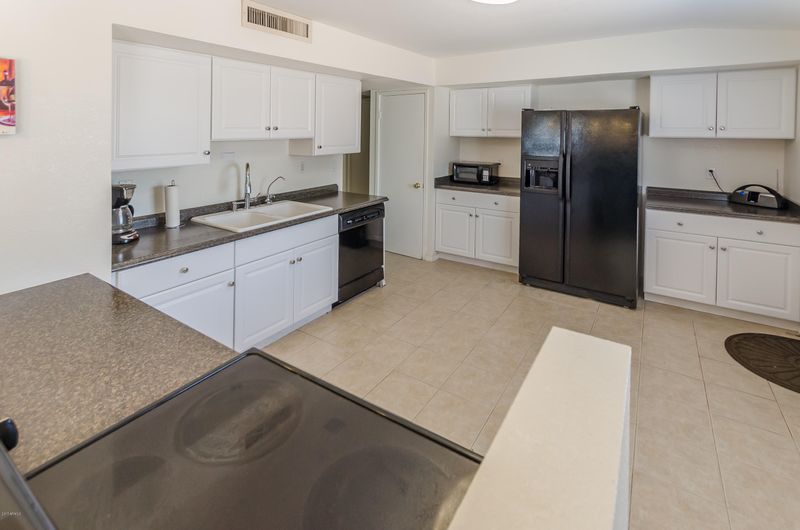 2992 E Union Hills Dr, Phoenix, AZ 85050