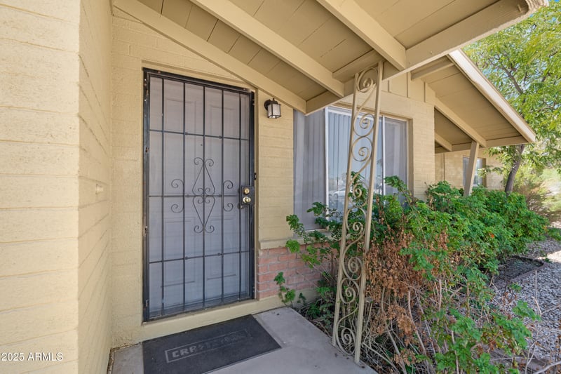 3 Erie Dr, Tempe, AZ 85282