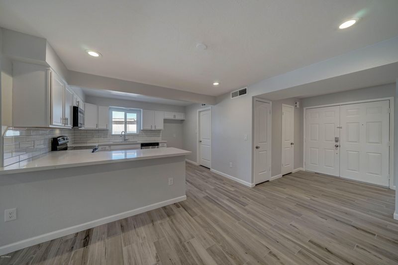 3001 W Cactus Rd, Phoenix, AZ 85029