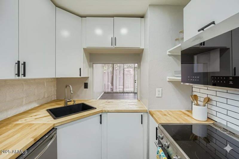 3002 32nd St #13, Phoenix, AZ 85018