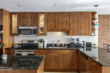 3002 32nd St #17, Phoenix, AZ 85018