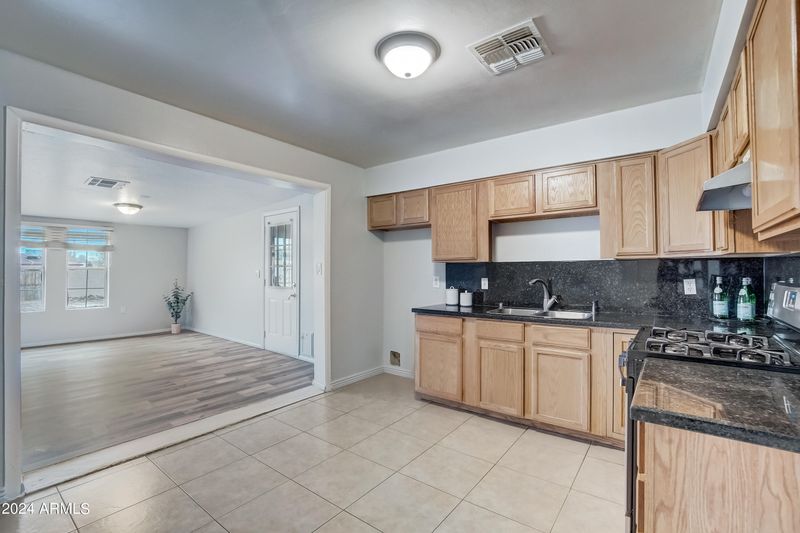 3007 W Echo Ln, Phoenix, AZ 85051