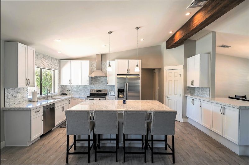 301 E Waltann Ln, Phoenix, AZ 85022