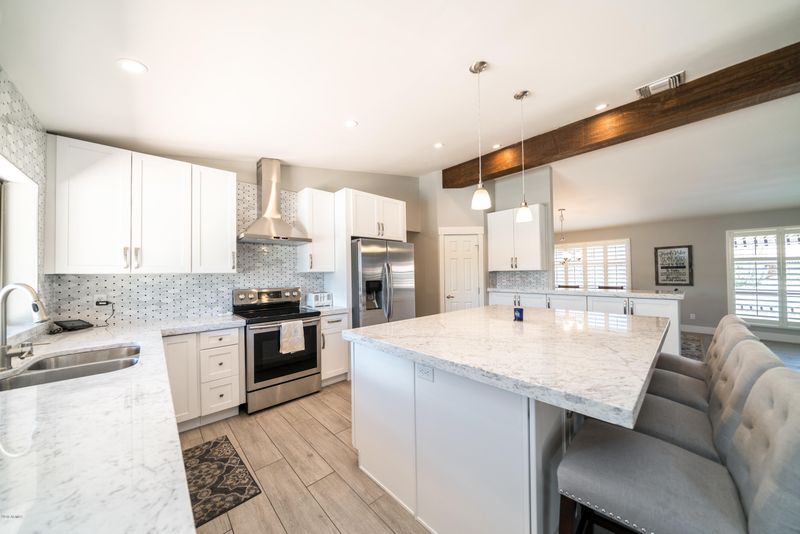 301 E Waltann Ln, Phoenix, AZ 85022