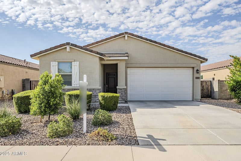 301 Pelipa Dr, San Tan Valley, AZ 85140