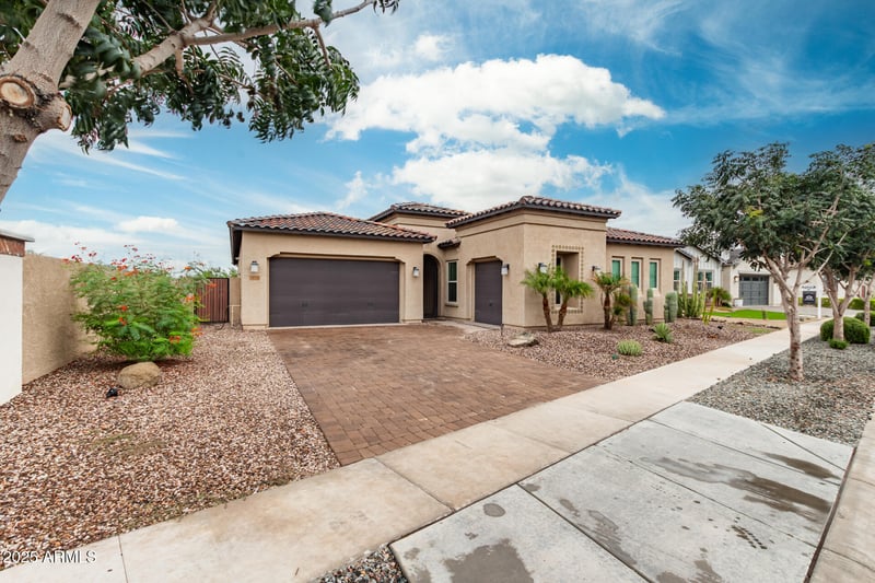 3010 Desert Ln, Phoenix, AZ 85042
