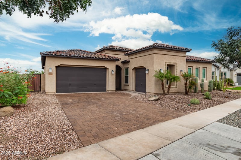 3010 Desert Ln, Phoenix, AZ 85042