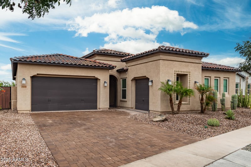 3010 Desert Ln, Phoenix, AZ 85042