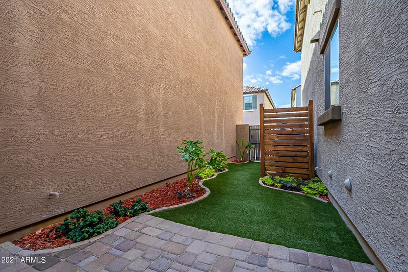 3011 N 72nd St, Mesa, AZ 85207