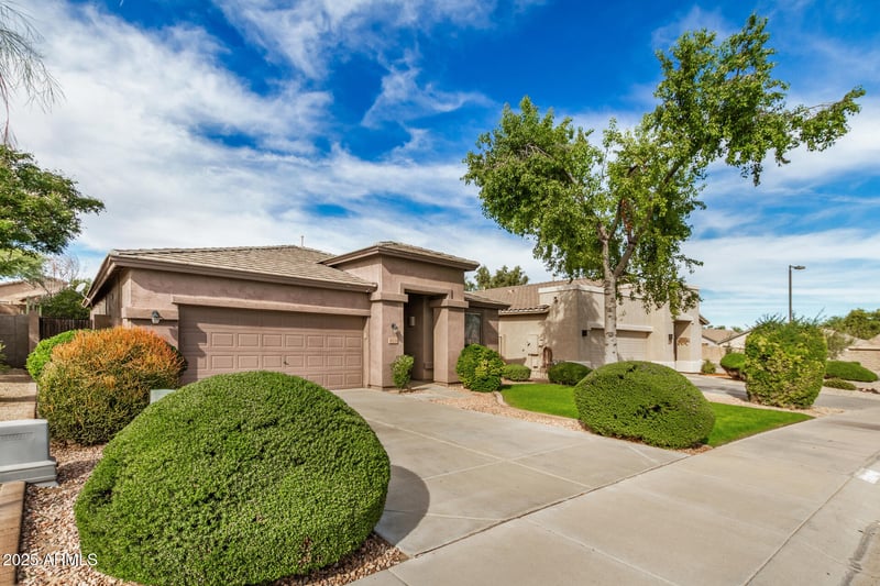 30128 Yellow Bee Dr, San Tan Valley, AZ 85143