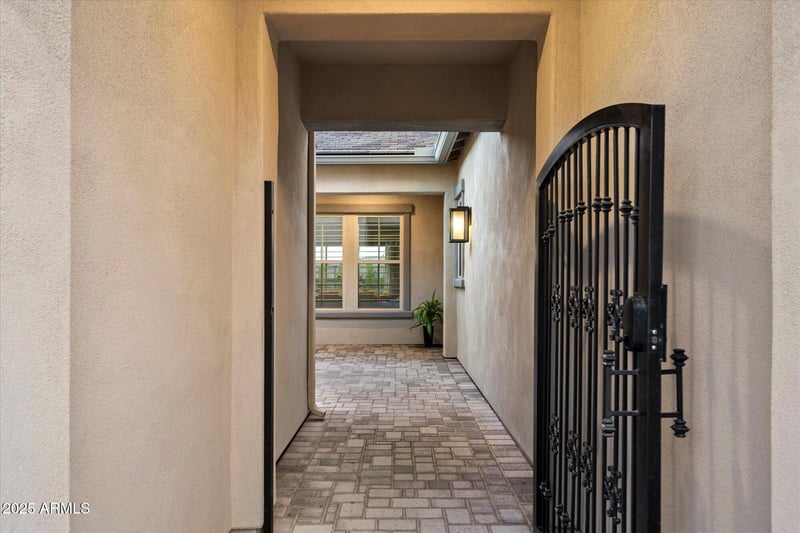 3014 E Desert Ln, Phoenix, AZ 85042