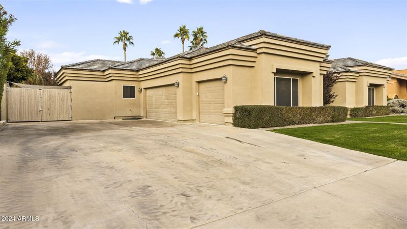 3014 E Winchcomb Dr, Phoenix, AZ 85032