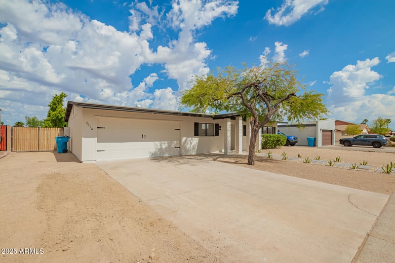 3016 Larkspur Dr, Phoenix, AZ 85032