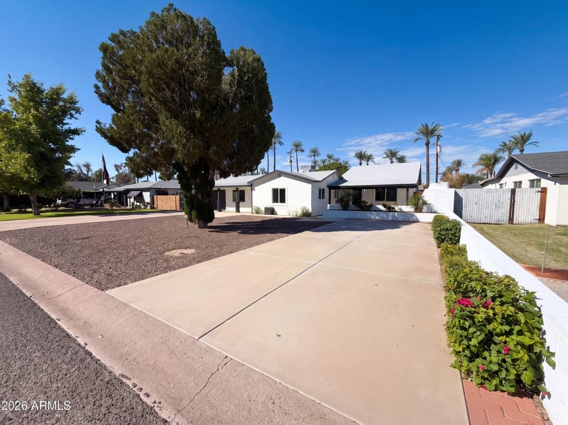 3016 N 47th St, Phoenix, AZ 85018