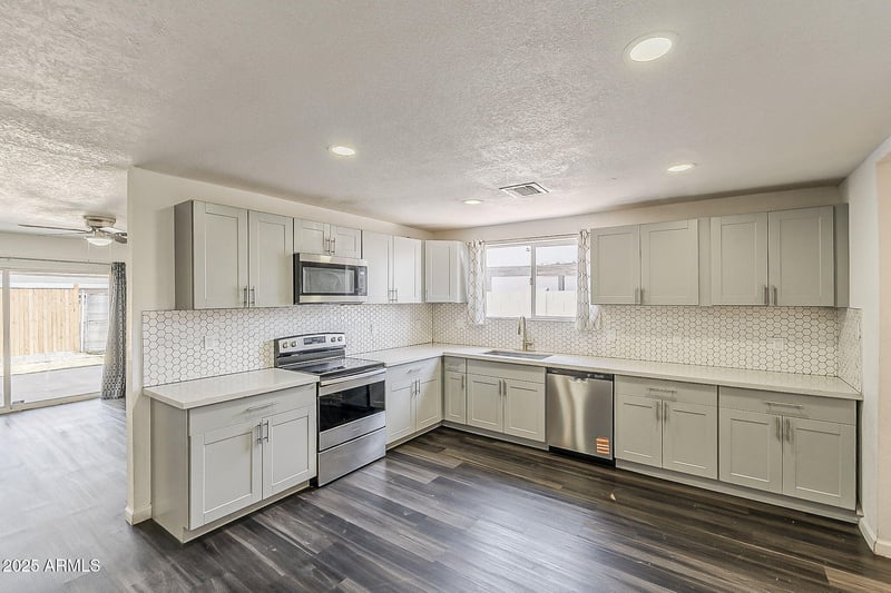3017 46th Dr, Phoenix, AZ 85031