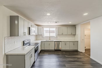 3017 46th Dr, Phoenix, AZ 85031
