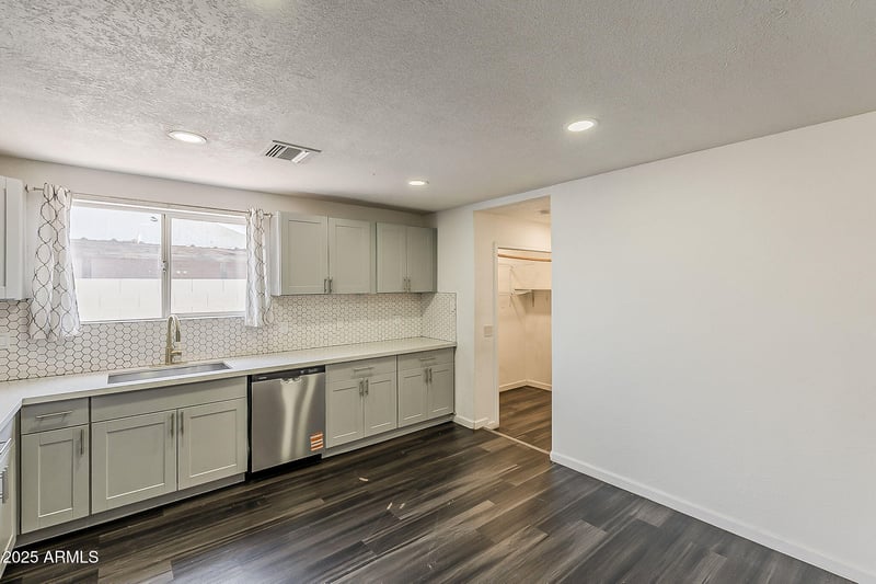 3017 46th Dr, Phoenix, AZ 85031